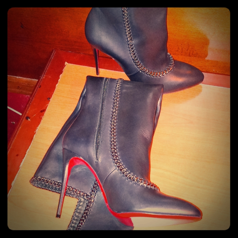 CHRISTIAN LOUBOUTIN HEEL 👢 BOOTS